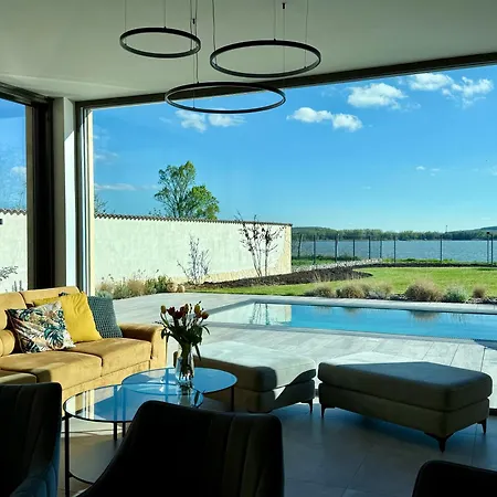 Villa With Pool By The Lake Musovske Jezero Pasohlavky Exterior photo