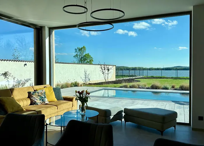 Villa With Pool By The Lake Musovske Jezero