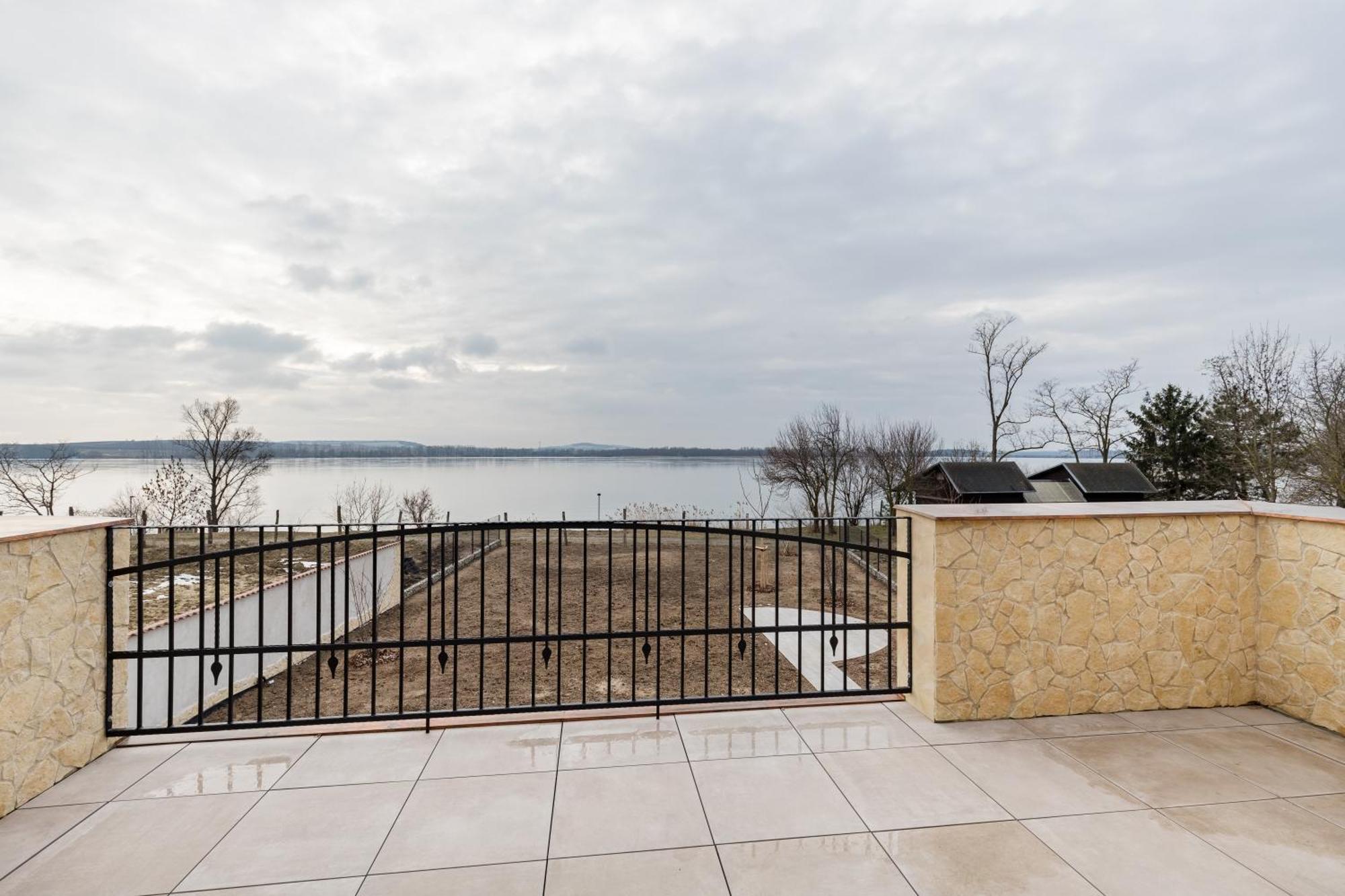 With Pool By The Musovske Jezero Villa *