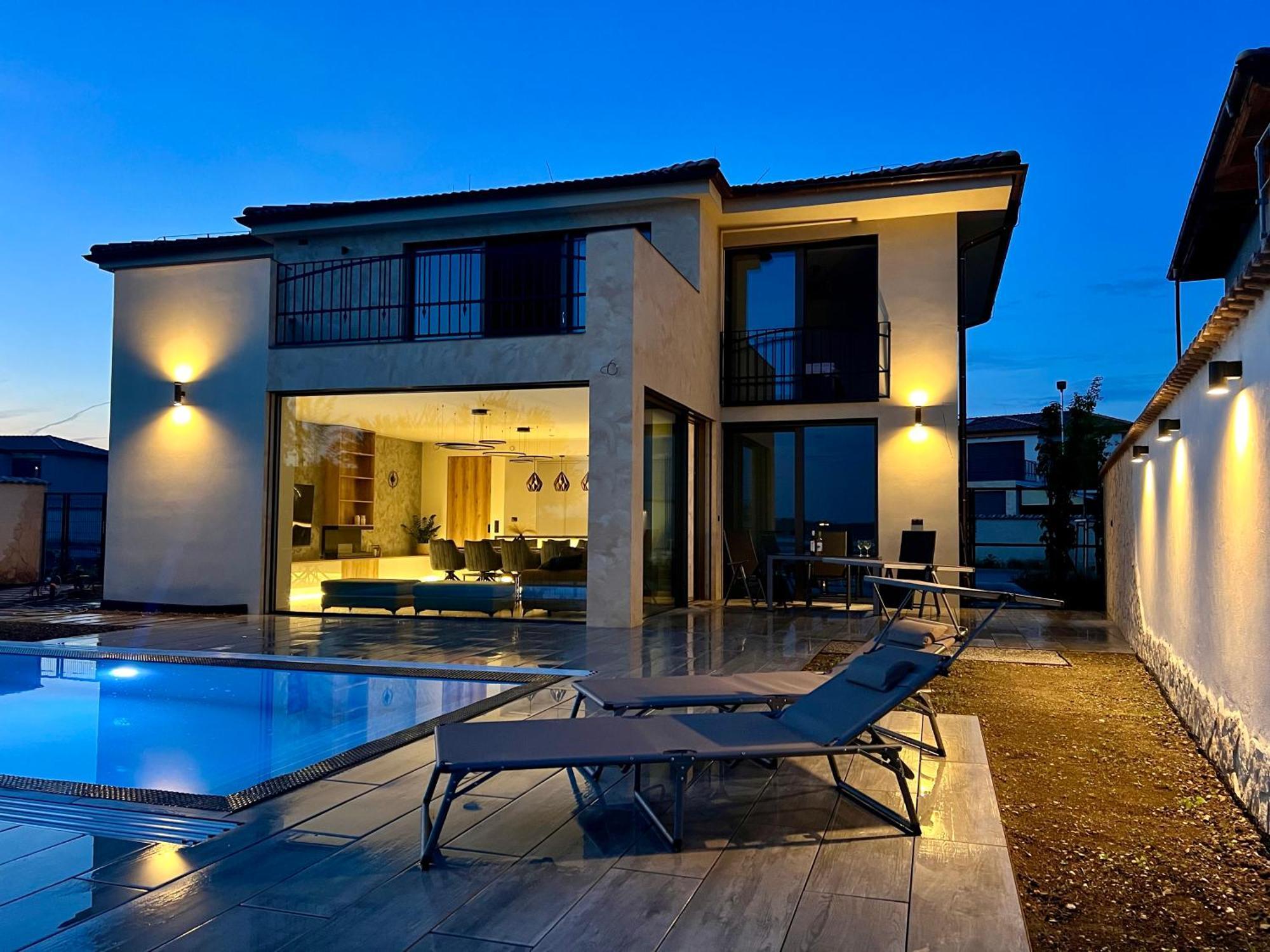With Pool By The Musovske Jezero Villa
